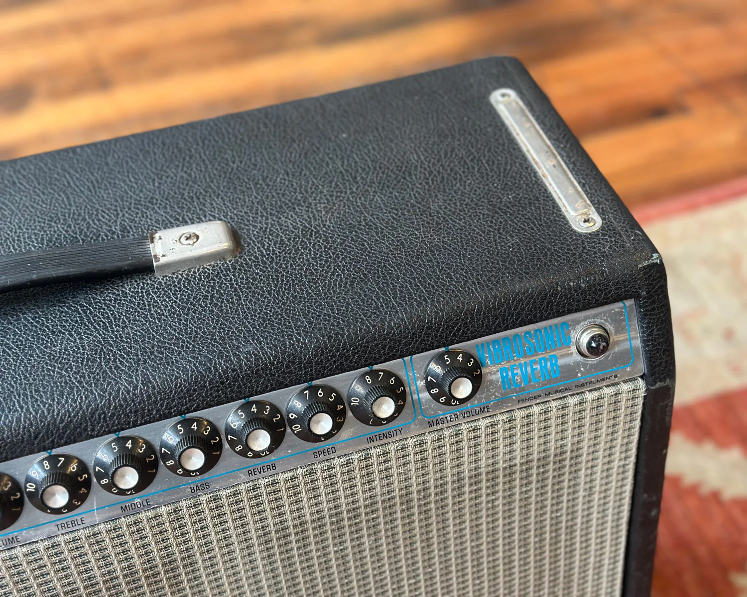 Fender Vibrosonic Reverb 100 Watt 1x15" Valve Combo - Image 5