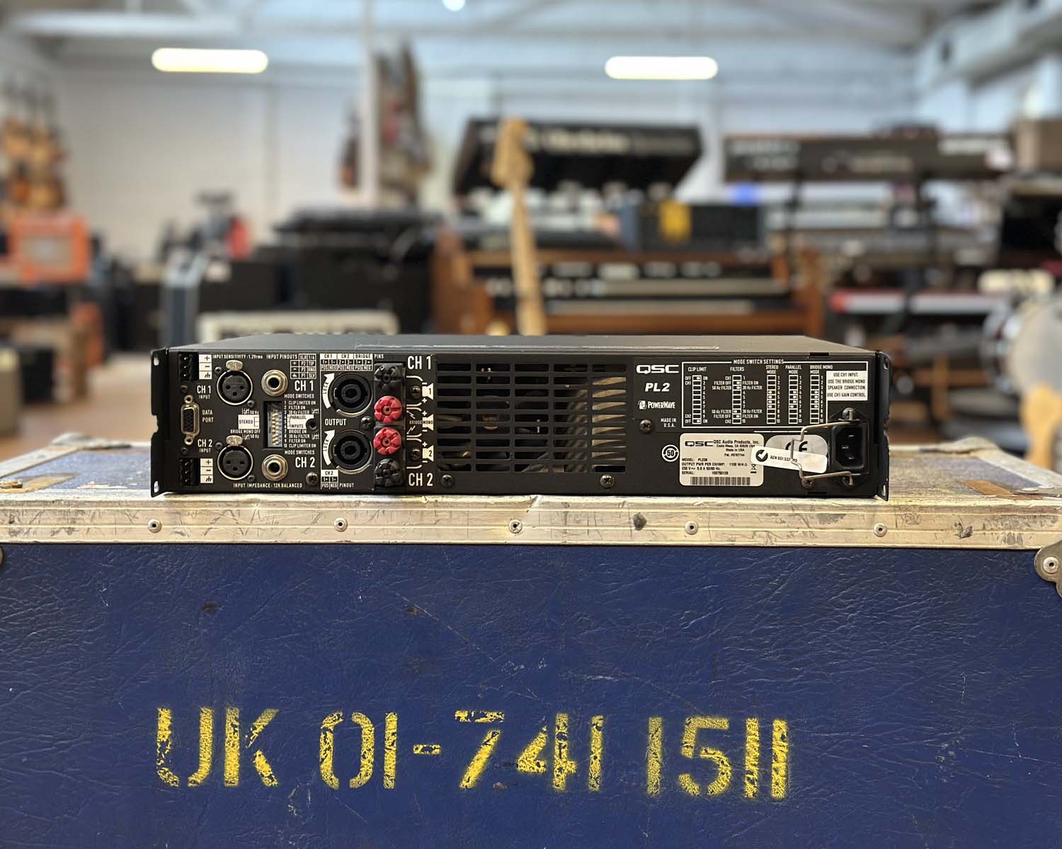 QSC PL236 PowerLight 2 3600 Watt Dual Channel Professional Amplifier - Image 3