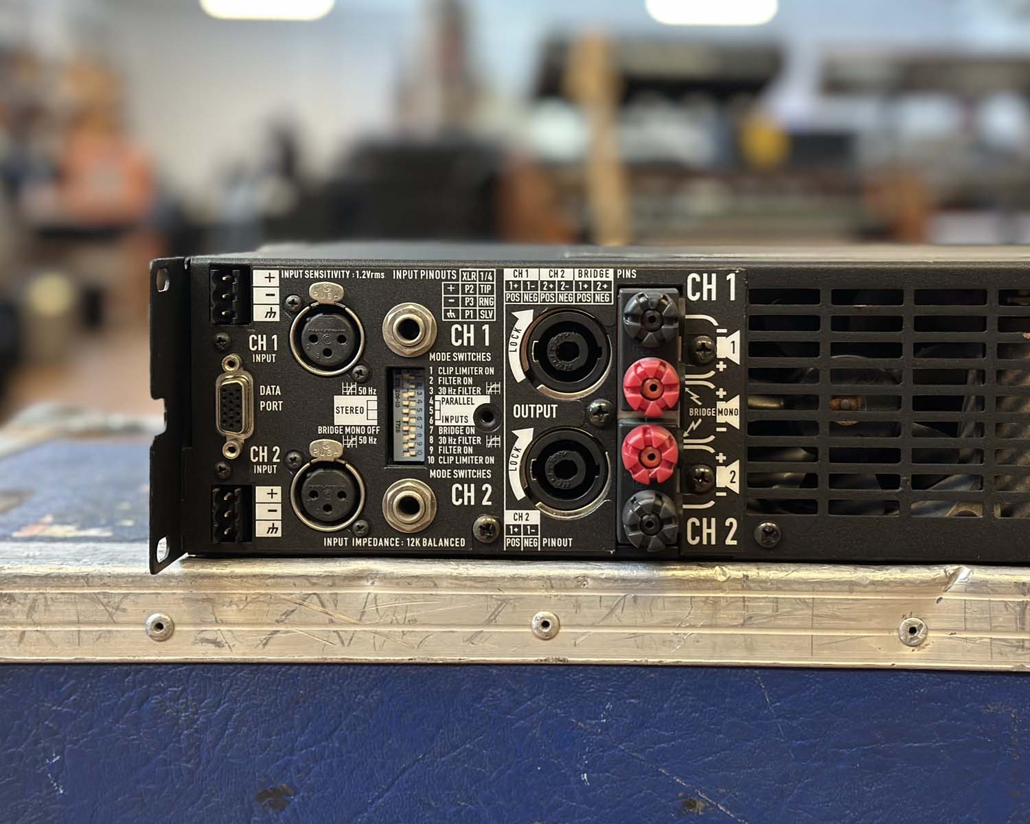 QSC PL236 PowerLight 2 3600 Watt Dual Channel Professional Amplifier - Image 4