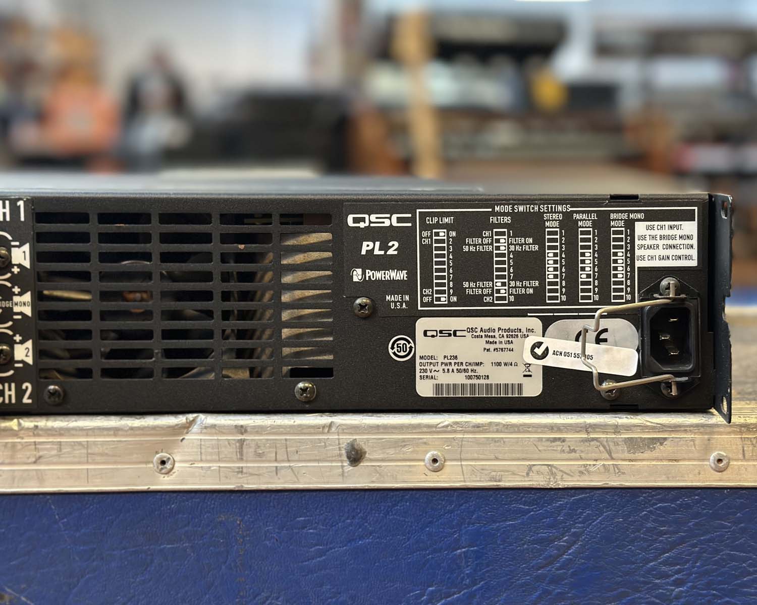QSC PL236 PowerLight 2 3600 Watt Dual Channel Professional Amplifier - Image 5