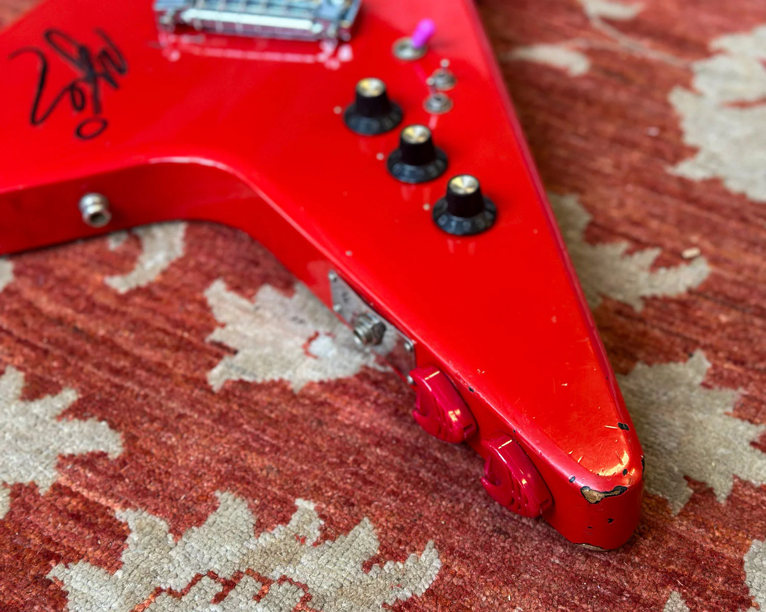 1980s Carvin V220 Hardtail Electric Guitar - Image 7