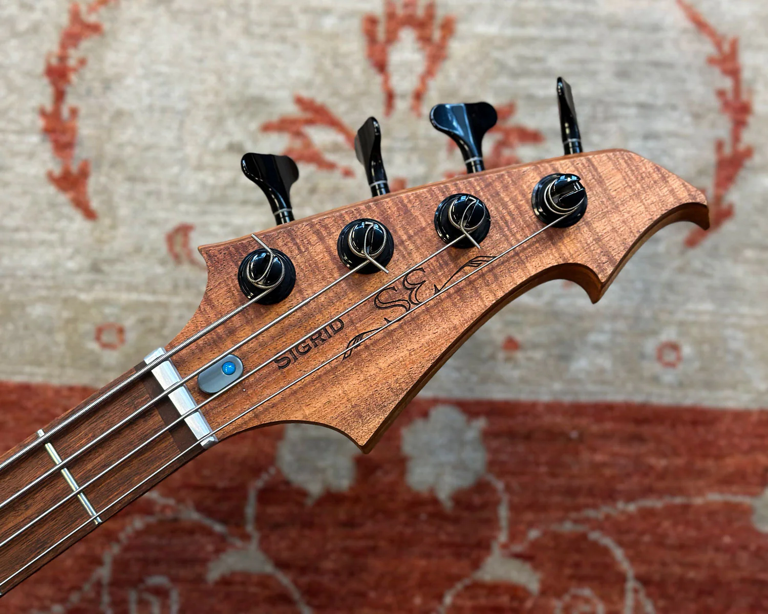 Screaming Eagle Guitars Sigrid Bass - Image 2
