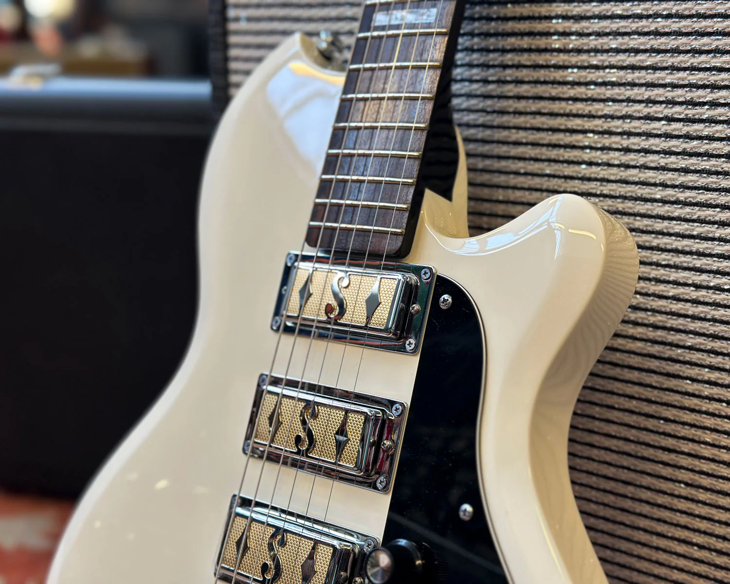 Supro Hampton Arctic White w/Hard Shell Case - Image 11