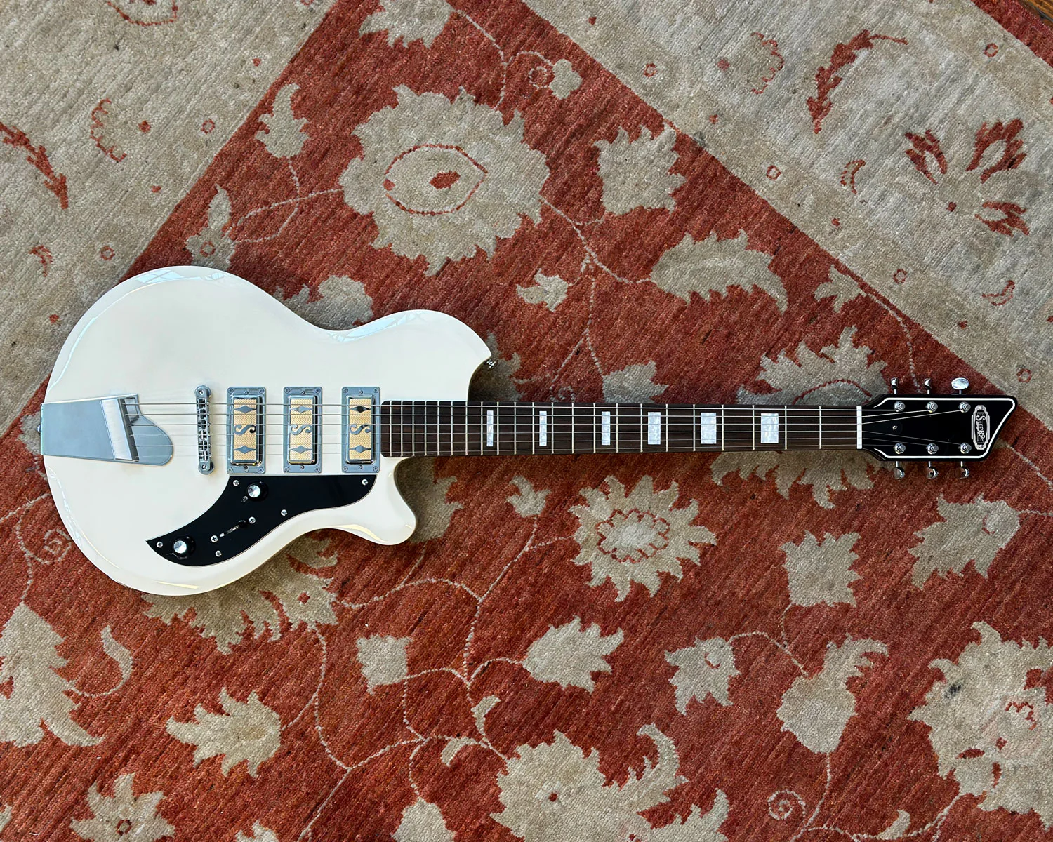 Supro Hampton Arctic White w/Hard Shell Case - Image 2