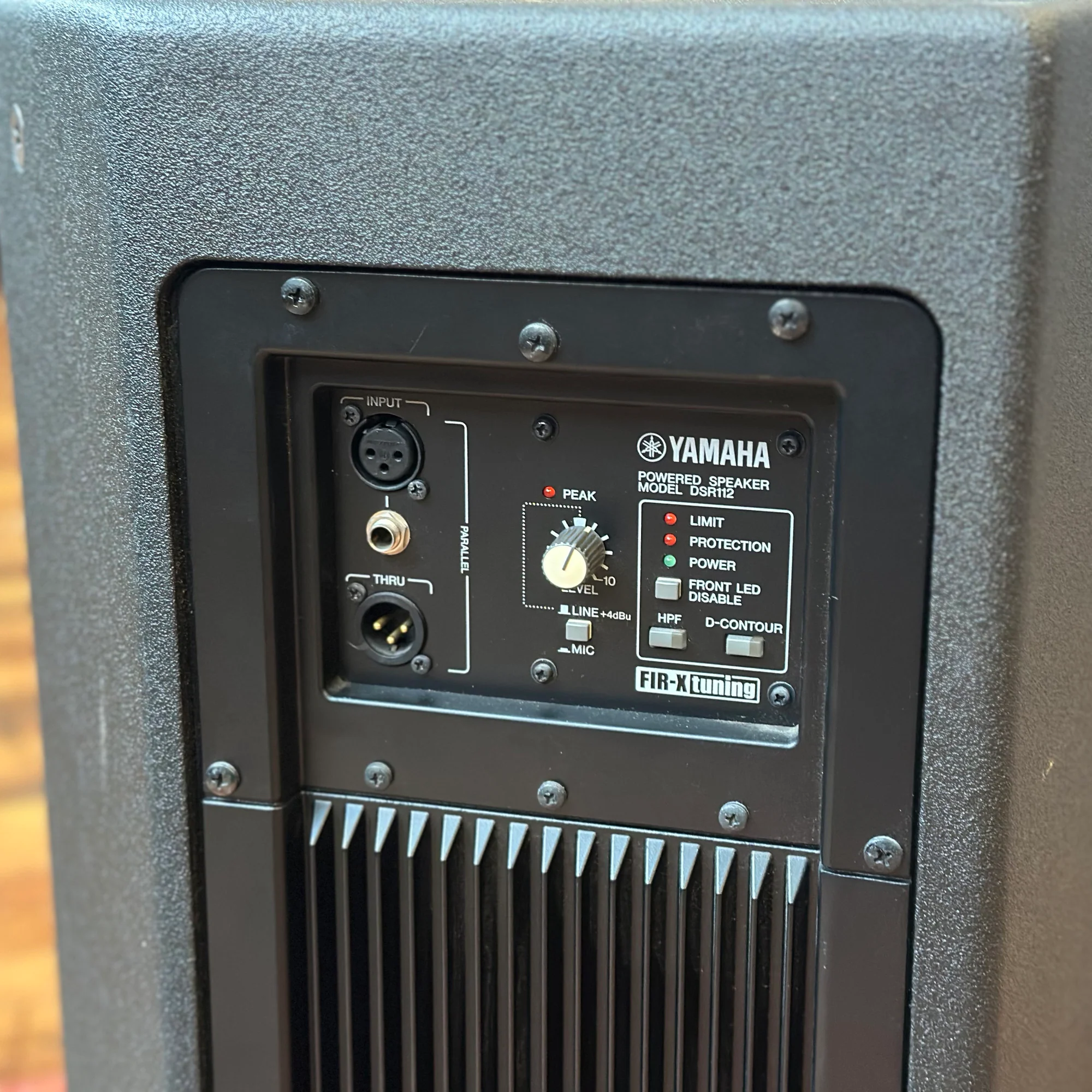 YAMAHA DSR112 Bi-Amped Powered Speaker - Image 4