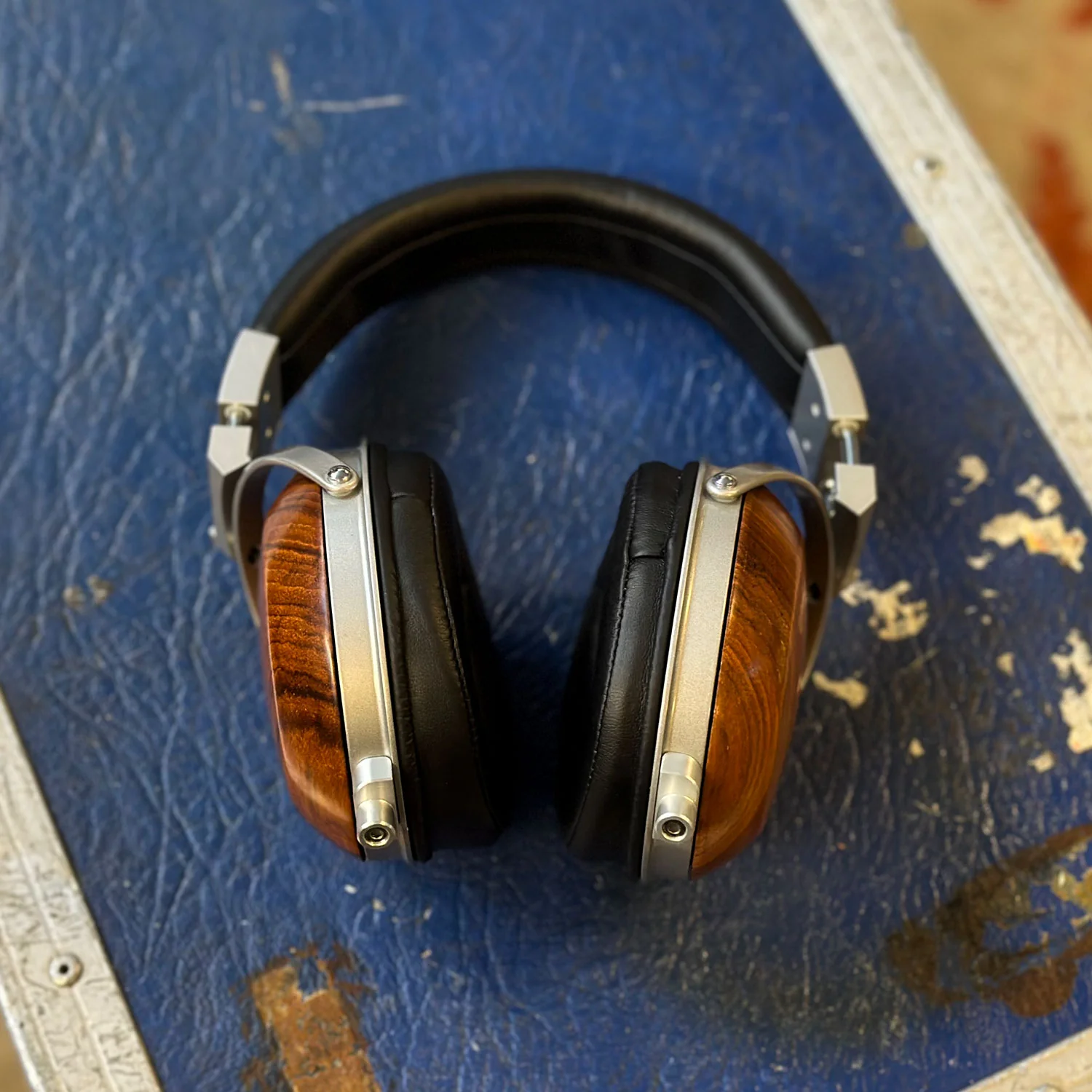 E-MU Teak headphones - Audiophile Reference Headphones - Image 3