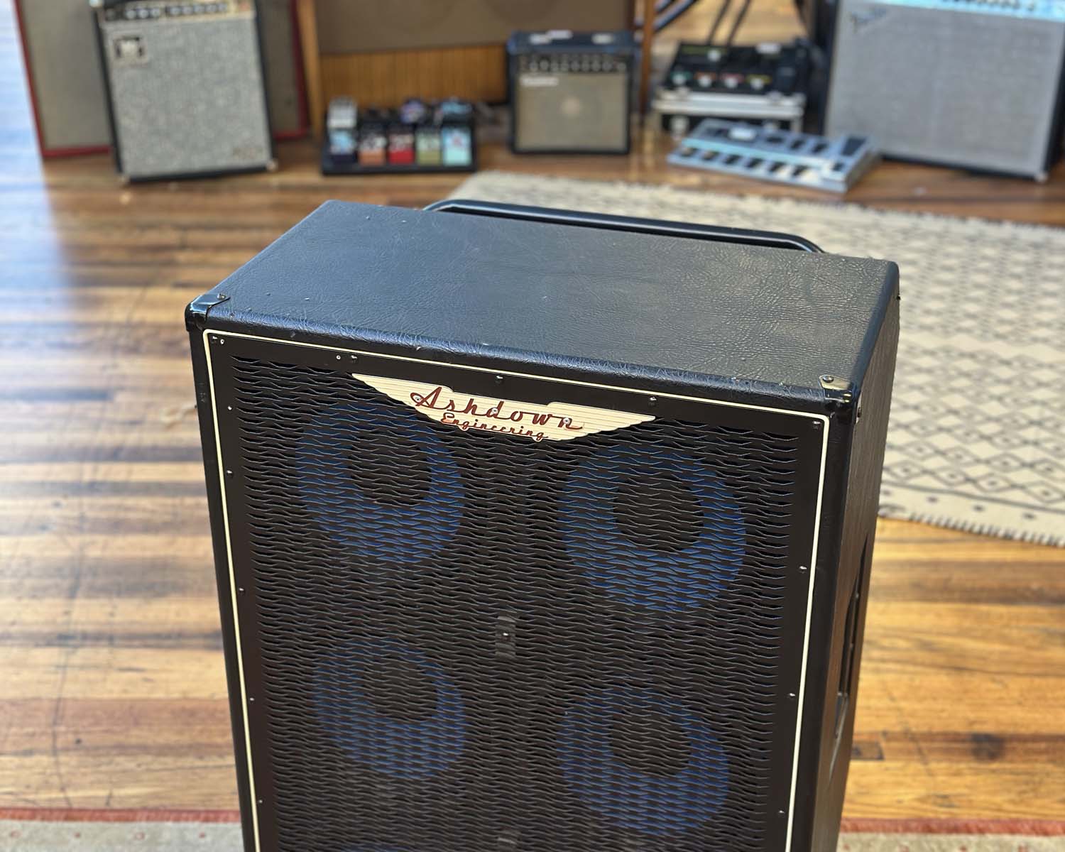 Ashdown ABM 610 900W 4Ω Bass Cabinet - Image 2